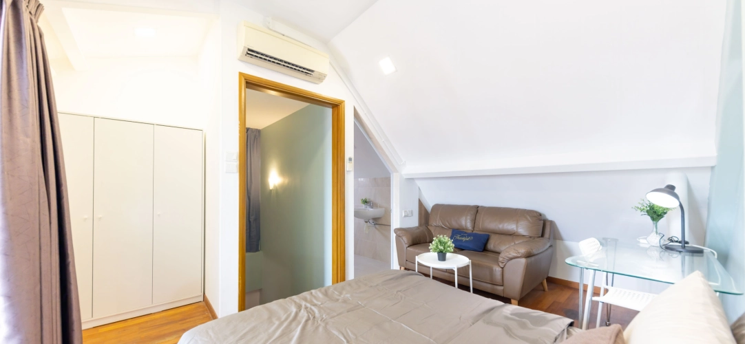 Room 7 - Studio Room